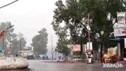 रामानुजगंज: रामानुजगंज क्षेत्र में मौसम ने बदला रुख, कई इलाकों में जमकर हुई बारिश, लोगों को भीषण गर्मी से मिली राहत