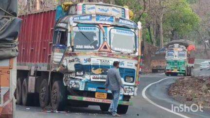 बिछिया: राष्ट्रीय राजमार्ग 30 पर मैली के पास दो ट्रकों की टक्कर, कोई हताहत नहीं