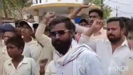 झंझारपुर: झंझारपुर में स्टेडियम बचाओ पदयात्रा, खिलाड़ियों और युवा शक्ति संगठन ने की नारेबाजी