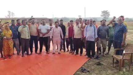 हज़ारीबाग: हजारीबाग के शिलाडीह में पत्थर खदान के विरोध में ग्रामीणों का जोरदार प्रदर्शन