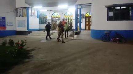 শান্তিপুর: গতকালের শান্তিপুরের টেংরিডাঙ্গায় জমির মাটি কাটা কাণ্ডে আজ থানায় এলেন রানাঘাটের সাংসদ জগন্নাথ সরকার
