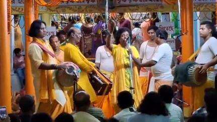 সিউড়ি ১: ঐতিহ্যবাহী ধাম হরিসভা মন্দির এবার তার ৬০ বছর পূর্তি উদযাপন করছে এক জাঁকজমকপূর্ণ এবং ধার্মিক অনুষ্ঠানের মধ্য দিয়ে