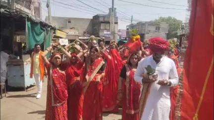 केशोरायपाटन: कापरेन में 2 दिवसीय महिषासुर मर्दनी माता प्राण प्रतिष्ठा एवं मूर्ति स्थापना का जल कलश यात्रा के साथ हुआ शुभारंभ