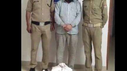 पिथौरागढ़: पुलिस ने पनार रोड से 14 बोतल अवैध देसी शराब के साथ एक अभियुक्त को किया गिरफ्तार