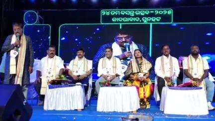 ବାଲେଶ୍ବର ମ୍ୟୁନିସିପାଲଟି: ସୁନହଟ କାଦରାବାଦ ଠାରେ ୨୪ ତମ ବସନ୍ତ ଉତ୍ସବର ଉଦଯାପନୀ ସନ୍ଧ୍ୟାରେ ଯୋଗଦେଲେ ପୂର୍ବତନ ବିଧାୟକ