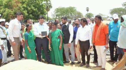 జనగాం: ధాన్యం కొనుగోలులో రికార్డు సృష్టించిన చీటకోడూరు కొనుగోలు కేంద్రం: కలెక్టర్ రిజ్వాన్ భాషా షేక్
