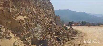 पधर: पधर में फोरलेन निर्माण से उठ रही धूल-मिट्टी से ग्रामीणों को हो रही परेशानी, कंपनी के खिलाफ खोला मोर्चा