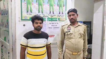 महोबा: जनपदीय एसओजी एवं शहर कोतवाली की संयुक्त पुलिस टीम ने अवैध तमंचा व ज़िंदा कारतूस के साथ 1 अभियुक्त को किया गिरफ्तार