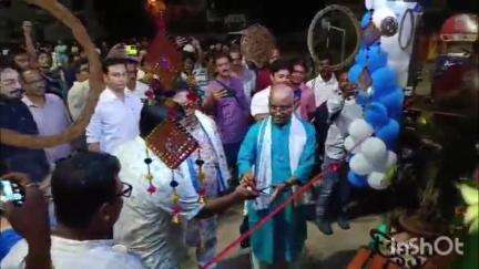 বারাসাত ১: সাধারণ মানুষের পাশে থাকতে ফের অভিনব উদ্যোগ নিল বারাসাত পৌরসভার ১৩ নম্বর ওয়ার্ডের পৌরপিতা ডাক্তার সুমিত কুমার সাহা