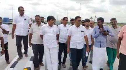 பல்லடம்: மாதப்பூர் பகுதியில் புதிதாக அமைய உள்ள சுங்கச்சாவடியை நாமக்கல் தொகுதி நாடாளுமன்ற உறுப்பினர் ஆய்வு செய்தார்