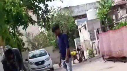 हिण्डौन: शहर की मुन्ना डीलर वाली तीन गलियों में नगर परिषद उपसभापति ने निजी मजदूरों से करवाई सफाई, लोगों को गंदगी से मिली निजात