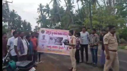 ఉండి: హెల్మెట్ ధరించండి, సురక్షితంగా డ్రైవ్ చేయండి: కాళ్ల ఎస్సై శ్రీనివాసరావు