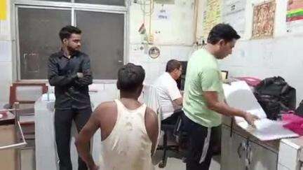 बिल्सी: कौंर मनकापुर गांव में शराबी युवक ने एक युवक को सरिया मारकर किया घायल, इलाज व मेडिकल परीक्षण के लिए जिला अस्पताल भेजा गया