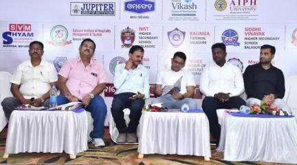 ବାଲେଶ୍ବର ମ୍ୟୁନିସିପାଲଟି: ବ୍ରିଟ କଲ୍ୟାଣ ମଣ୍ଡପଠାରେ ମାଟ୍ରିକ ଉତ୍କର୍ଷ ସମ୍ମାନ-୨୦୨୫ କାର୍ଯ୍ୟକ୍ରମରେ ଯୋଗ ଦେଲେ ଡିଆଇଜି।