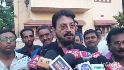 বারাসাত ১: যুদ্ধ কোনদিনই সমর্থন করি না তেমনই চাকরি হারাদের উপর লাঠিচার্জ প্রতিবাদ জানাই বারাসাতে বললেন চিরঞ্জিত চক্রবর্তী