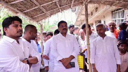देसरी: रसलपुर में सड़क दुर्घटना में 3 युवकों की मौत, जदयू प्रदेश अध्यक्ष ने मृतकों के परिजनों से की मुलाकात