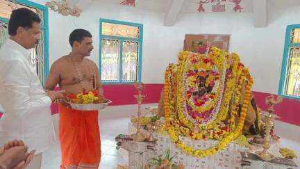 ಹಳಿಯಾಳ: ಬರಗಾಲ ಗ್ರಾಮದಲ್ಲಿ ಶಾಸಕ ಭೀಮಣ್ಣ ನಾಯ್ಕ ವಿವಿಧ ಧಾರ್ಮಿಕ ಕಾರ್ಯಕ್ರಮದಲ್ಲಿ ಭಾಗಿ