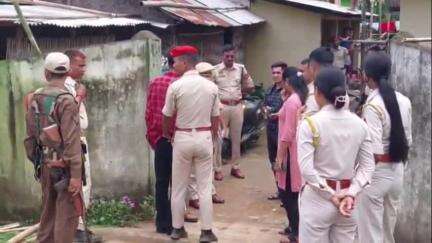 দুধনৈ: দুধনৈৰ উদয়পুৰৰ ফুলেশ্বৰী ৰাভা বৰ্মনৰ  হত্যাকাৰী নিপজ্যোতি ৰাভাক ক্ৰাইম চিন প্ৰদৰ্শন কৰে আৰক্ষীয়ে
