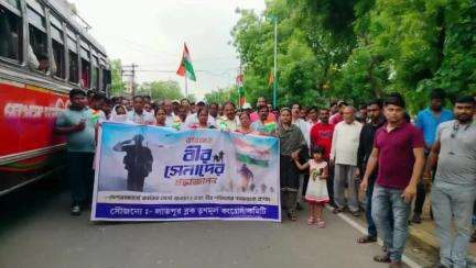 লাভপুর: সিন্দুর অপারেশনে শহীদ সেনা জওয়ানদের শ্রদ্ধা জানাতে লাভপুরে তৃণমূলের উদ্যোগে জাতীয় পতাকা নিয়ে পদযাত্রা,উপস্থিত-বিধায়ক