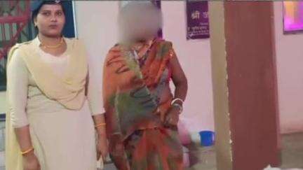 ओबरा: ओबरा थाना क्षेत्र के जियादीपुर से पुलिस ने 65.5 लीटर देशी महुआ शराब के साथ एक महिला कारोबारी को गिरफ्तार किया