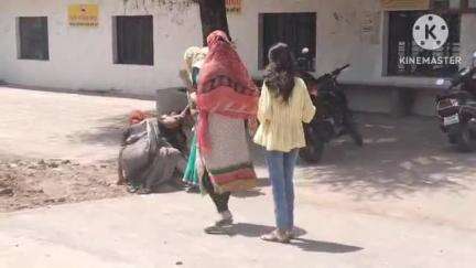 रावतभाटा: रावतभाटा में सड़क पर दो महिलाओं के बीच चप्पलों-थप्पड़ों की जंग, वीडियो हुआ वायरल