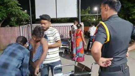 फिरोज़ाबाद: गांव रामनगर जेवडा इलाके में एक युवक ने जहरीले पदार्थ का किया सेवन, अस्पताल में भर्ती