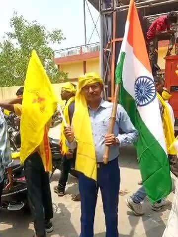 हज़ारीबाग: इचाक मोड़ में अमर शहीदों के लहू से लिप्त माटी कलश यात्रा का स्वागत किया गया