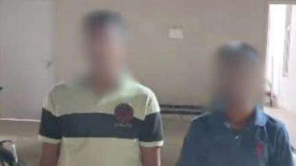 ओबरा: खुदवां थाने की पुलिस ने परिहारा गांव से दो NBW वारंटियों को गिरफ्तार किया