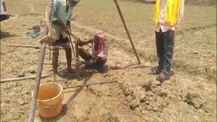 देव: पथरा में अंबेडकर आवासीय छात्रावास निर्माण के लिए विभागीय टीम ने किया जमीन का सर्वे, मिटी जांच की प्रक्रिया संपन्न