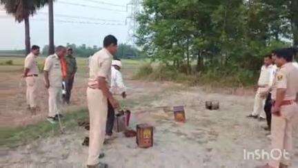 मांझा: मांझा थाना क्षेत्र में पुलिस ने छापेमारी कर 500 लीटर अवैध शराब बरामद की, मौके पर नष्ट