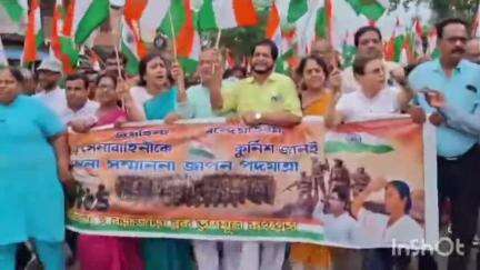 বরজোড়া: ভারতীয় সেনাবাহিনীর প্রতি শ্রদ্ধা ও কৃতজ্ঞতা জানিয়ে বড়জোড়া ব্লক তৃণমূলের তরফে পদযাত্রা করে মিছিল করা হল বেলিয়াতোড়ে