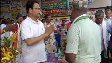 ডেবরা: ডেবরা বাজারে  বিধায়কের  উদ্যোগে সেনা কর্মীদের সম্মান জানানো ও প্রাক্তন সেনা কর্মীদের সম্বর্ধনা দেয়া হলো