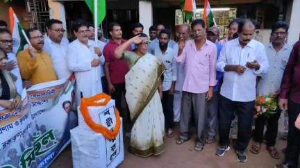 গড়বেতা ৩: চন্দ্রকোনা রোডে বীর সেনাদের সম্মানে তৃণমূলের মহা মিছিল