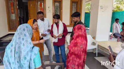 चाचौड़ा: पेंची गांव में शिकायतों को लेकर विधायक के निवास पर पहुंचे लोग, विधायक ने शिकायतों का कराया निराकरण