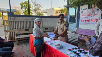 અંજાર: ગુમ થયેલ મોબાઈલ ફોન તેમજ ચોરીમાં ગયેલ  ધરેણા અને રોકડા રૂપીયા રીકવર કરી મુળ માલીકને અંજાર પોલીસ દ્વારા સુપ્રત કરાયા