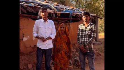 શહેરા: ગરીબ અને જરૂરિયાતમંદ પરિવારોને રાશન કીટ આપવા જેવા વિવિધ સેવા કાર્યો કરતા પંચમહાલ અને દાહોદના બે મિત્રો