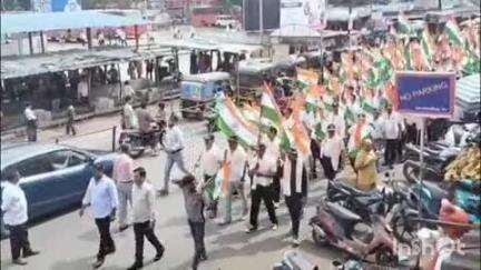 पेण: भारतीय सैनिकांच्या शौर्याला वंदन करण्यासाठी पेणमध्ये तिरंगा रॅली
भारतमाता की जय" च्या घोषणांनी पेण परिसर दुमदुमला