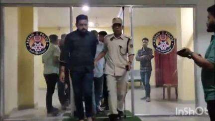 টেঙাখাত: দুলীয়াজানত পেট্ৰল পাম্পত বৃহৎ গুণ্ডা বাহিনীৰ আক্ৰমণ  ঘটনাক লৈ আছুৰ প্ৰাক্তন সম্পাদক শংকৰজ্যোতি বৰুৱাক গ্ৰেপ্তাৰ