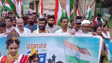 সাঁইথিয়া: সাঁইথিয়ায় তৃণমূল কংগ্রেসের উদ্যোগে জাতীয়তাবাদী মিছিল অনুষ্ঠিত হলো