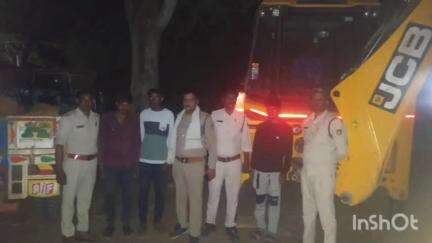 सिंगोली: रतनगढ़ में अवैध खनन और पर्यावरण को नुकसान पहुंचाने पर वन विभाग ने की कार्रवाई, एक जेसीबी और दो ट्रैक्टर जब्त
