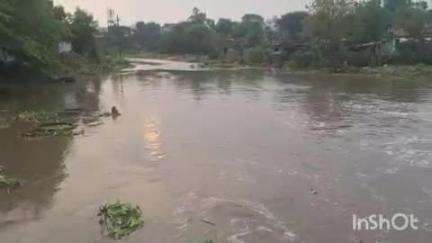 नांदगाव: पाझन नदीच्या पाण्याच्या पातळीत वाढ
नदीकाठच्या लोकांची एकच धावपळ