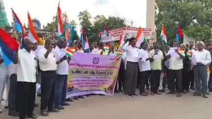 மன்னார்குடி: முன்னாள் அமைச்சர் செல்லூர் ராஜு பொதுவெளியில் மன்னிப்பு கேட்க வலியுறுத்தி பெரிய கோவில் அருகே ஆர்ப்பாட்டம்