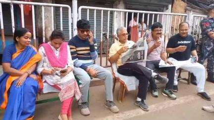 খড়গপুর ১: রবিবার বিকেলে খড়গপুর শহরে দিলীপ ঘোষের মিছিলে ডাকা হয়নি হিরনকে, একে অপরকে কটাক্ষ খড়্গপুরে দিলীপ হিরনের