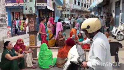 चरखी दादरी: च.दादरी में बिजली समस्या को लेकर छोटी बाजारी में लगाया जाम,पुलिस पहुंची मौके पर #jansamasya