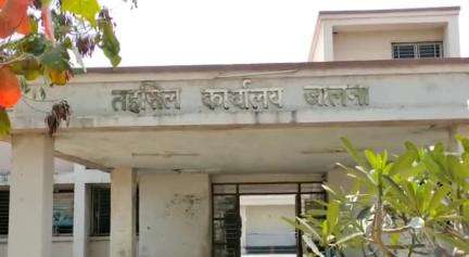 जालना: पाच लाखाच्या लाच प्रकरणी तहसीलदार पवार यांचा घेणार जबाब
राजेंद्र शिंदे यास मा. न्यायलयाने ठोठावली तीन दिवसाची पोलीस कोठ
