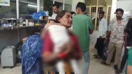 ललितपुर: टोड़ी गांव में खेलते समय करीब डेढ़ वर्ष का मासूम गर्म तेल की कढ़ाई में गिरकर झुलसा, हालत गंभीर, जिला अस्पताल में भर्ती