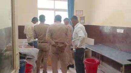 लालगंज: देउम चौराहे के पास चार पहिया वाहन की टक्कर से पति-पत्नी गंभीर रूप से घायल, बच्चे की हुई दर्दनाक मौत
