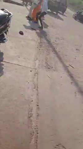 टीकमगढ़: अंबेडकर चौराहे के समीप पति-पत्नी के साथ मारपीट करने का वीडियो आया सामने