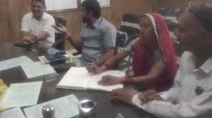 मारवाड़ जंक्शन: मारवाड़ जंक्शन पंचायत समिति पर प्रधान एवं विकास अधिकारी की अध्यक्षता में प्रशासन एवं स्थाई कमेटी की बैठक आयोजित