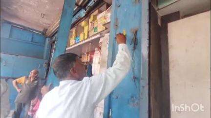 सोलन: सोलन शहर में अतिक्रमण के खिलाफ प्रशासन की मुहिम सोमवार को भी जारी रही, मशरूम चौक से ओल्ड बस स्टैंड तक की गई कार्रवाई